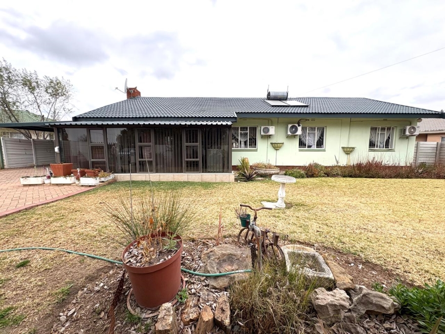 6 Bedroom Property for Sale in Lakeview Free State
